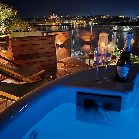 Unique Seafront Triplex Penthouse With Panoramic Bedroom & Rooftop Jacuzzi Overlooking Valletta Sliema Exteriér fotografie