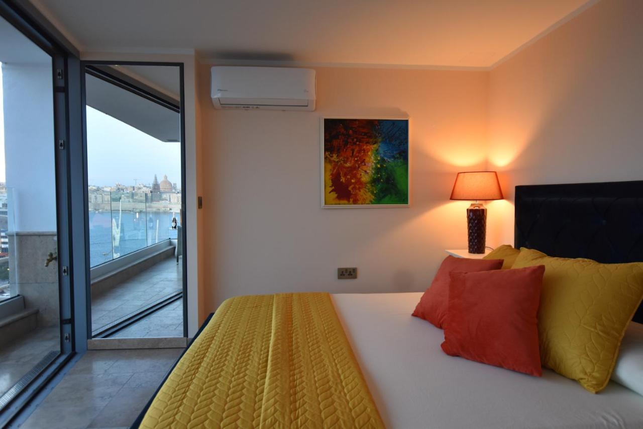 Unique Seafront Triplex Penthouse With Panoramic Bedroom & Rooftop Jacuzzi Overlooking Valletta Sliema Exteriér fotografie