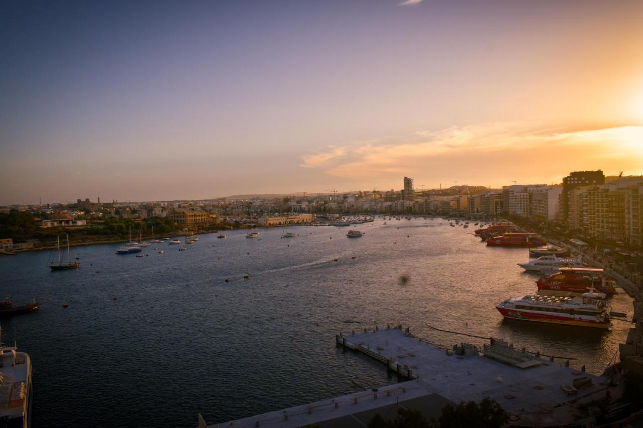 Unique Seafront Triplex Penthouse With Panoramic Bedroom & Rooftop Jacuzzi Overlooking Valletta Sliema Exteriér fotografie
