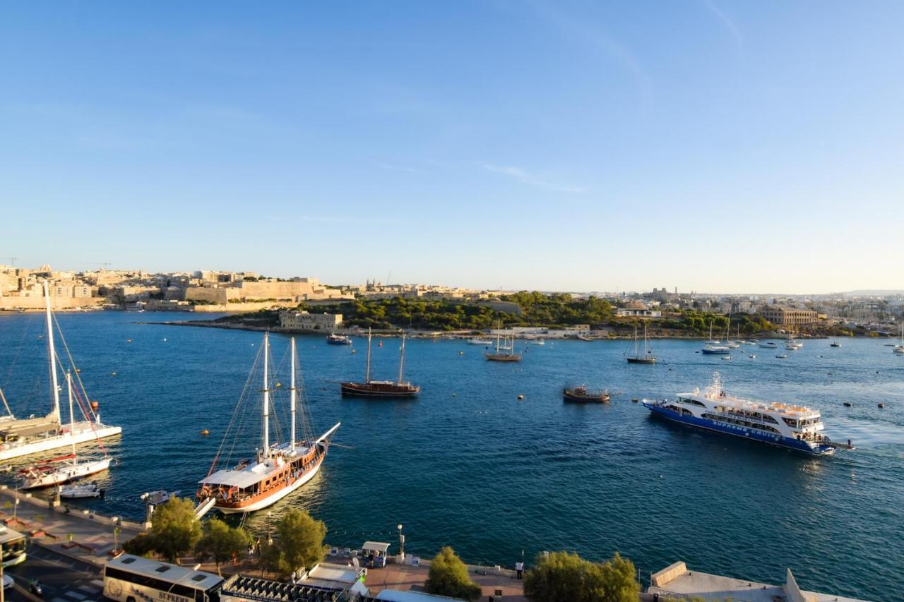 Unique Seafront Triplex Penthouse With Panoramic Bedroom & Rooftop Jacuzzi Overlooking Valletta Sliema Exteriér fotografie