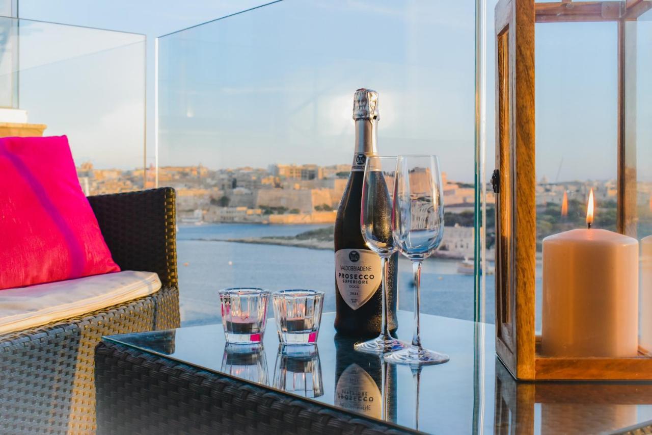 Unique Seafront Triplex Penthouse With Panoramic Bedroom & Rooftop Jacuzzi Overlooking Valletta Sliema Exteriér fotografie