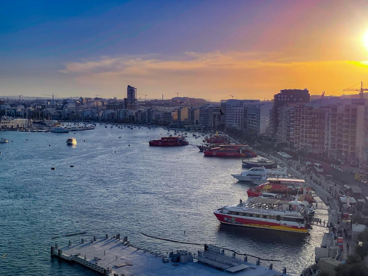 Unique Seafront Triplex Penthouse With Panoramic Bedroom & Rooftop Jacuzzi Overlooking Valletta Sliema Exteriér fotografie