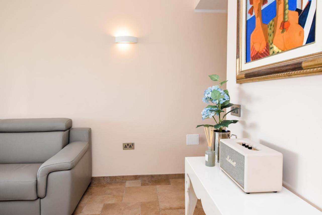Unique Seafront Triplex Penthouse With Panoramic Bedroom & Rooftop Jacuzzi Overlooking Valletta Sliema Exteriér fotografie