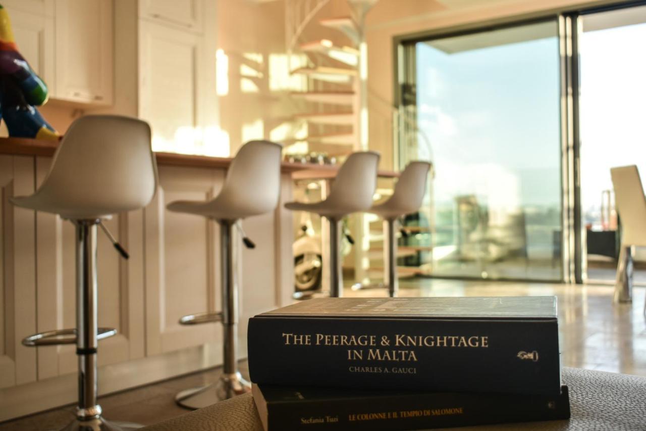 Unique Seafront Triplex Penthouse With Panoramic Bedroom & Rooftop Jacuzzi Overlooking Valletta Sliema Exteriér fotografie