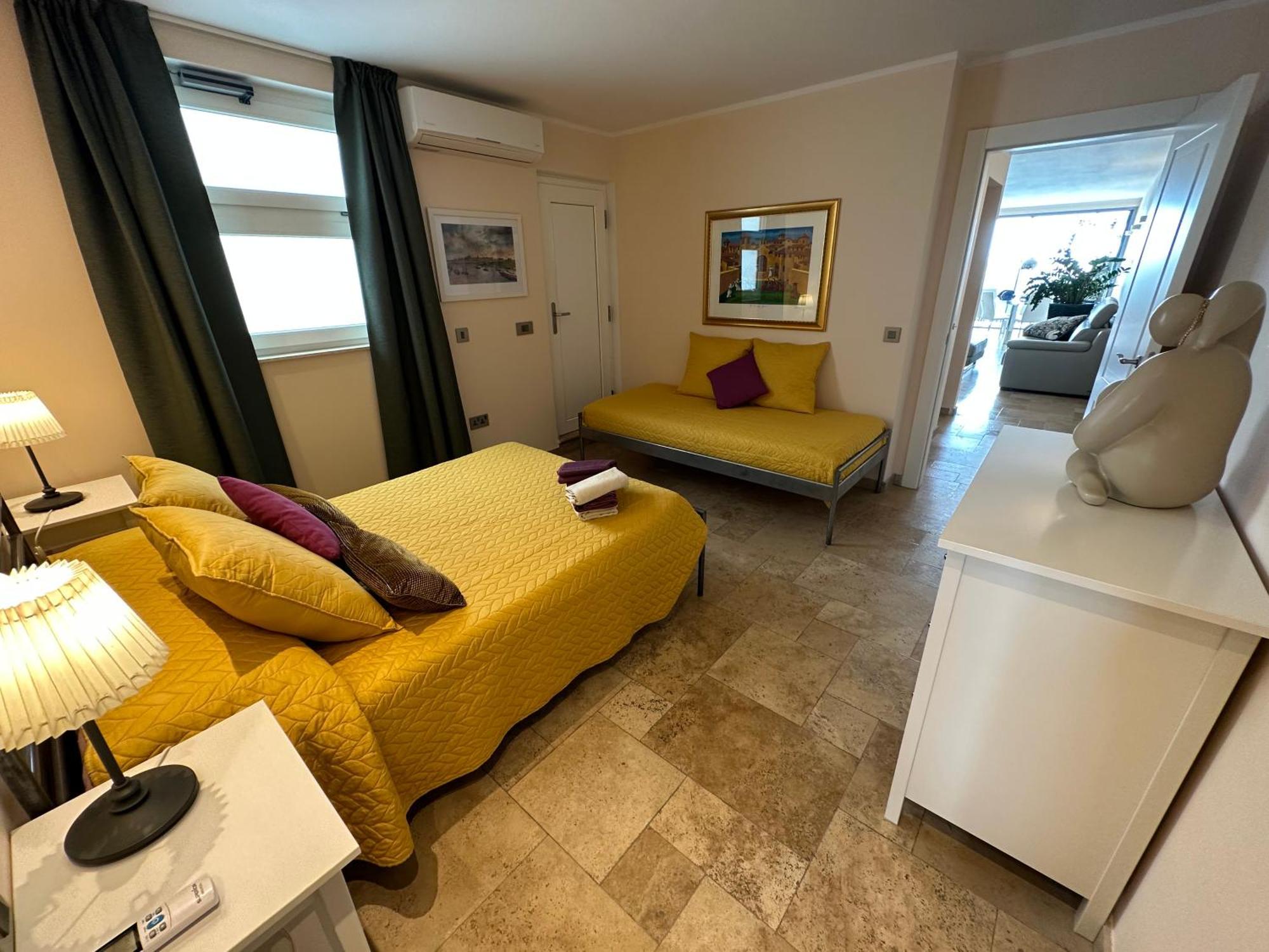 Unique Seafront Triplex Penthouse With Panoramic Bedroom & Rooftop Jacuzzi Overlooking Valletta Sliema Exteriér fotografie
