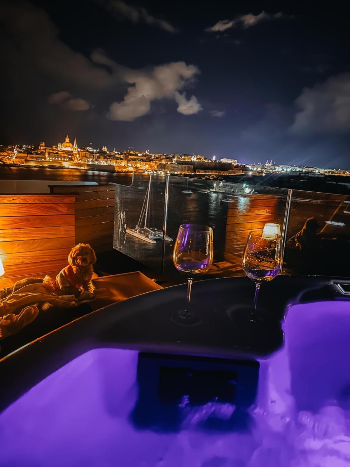 Unique Seafront Triplex Penthouse With Panoramic Bedroom & Rooftop Jacuzzi Overlooking Valletta Sliema Exteriér fotografie