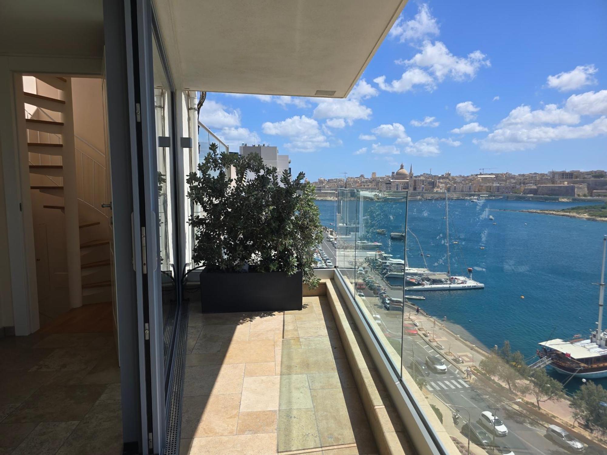 Unique Seafront Triplex Penthouse With Panoramic Bedroom & Rooftop Jacuzzi Overlooking Valletta Sliema Exteriér fotografie